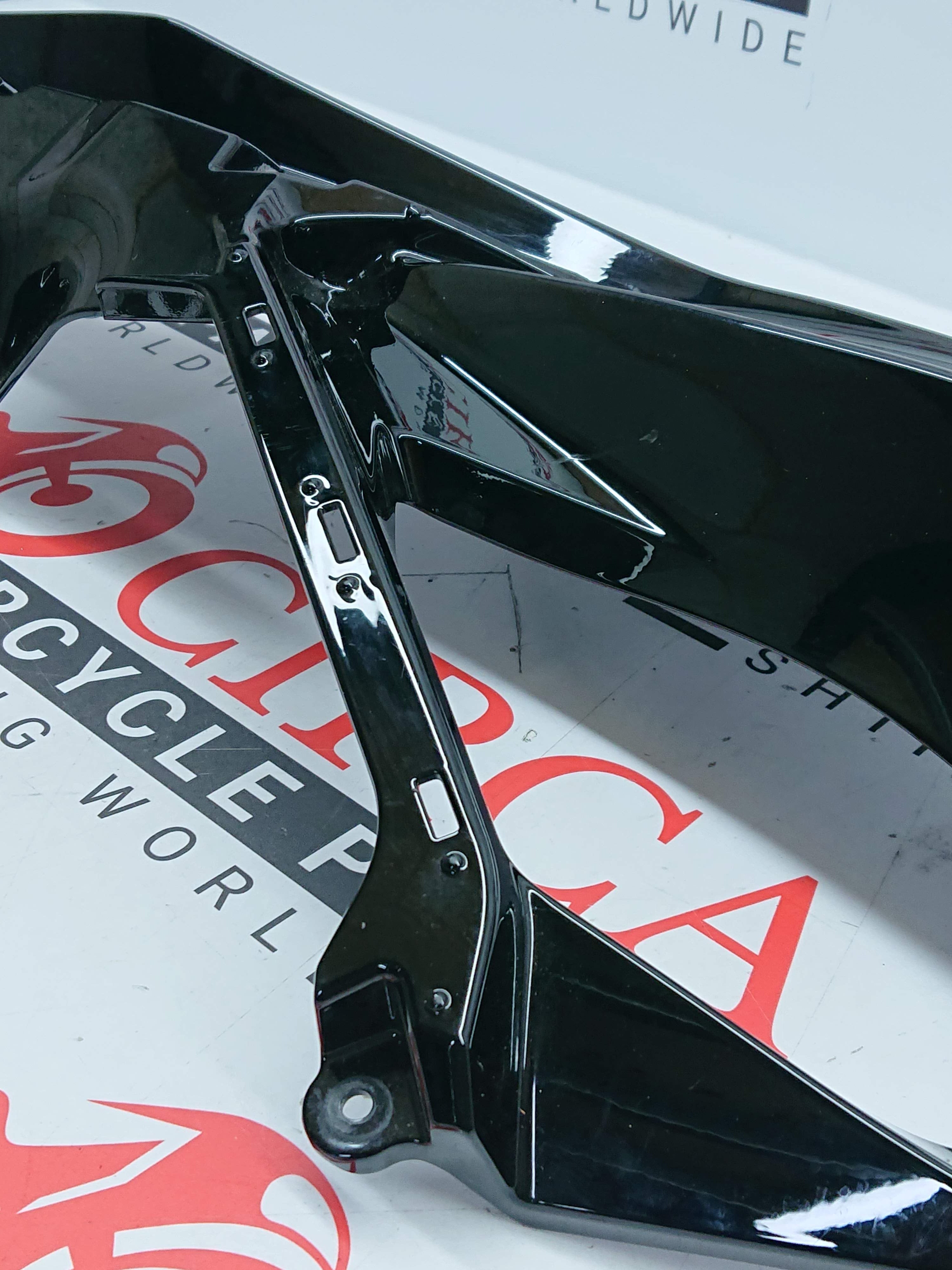 傷の状態 KAWASAKI ZX636 (ZX6R) 19 21-23 Left Rear Side Cowling 55028